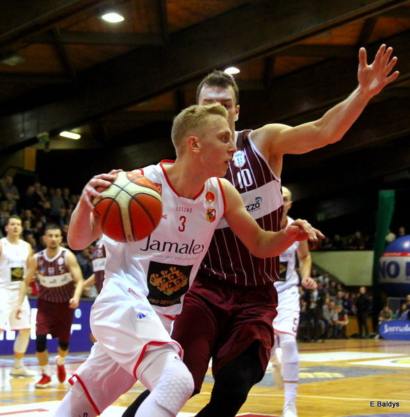 Trapez pękał w szwach (zdjęcia)