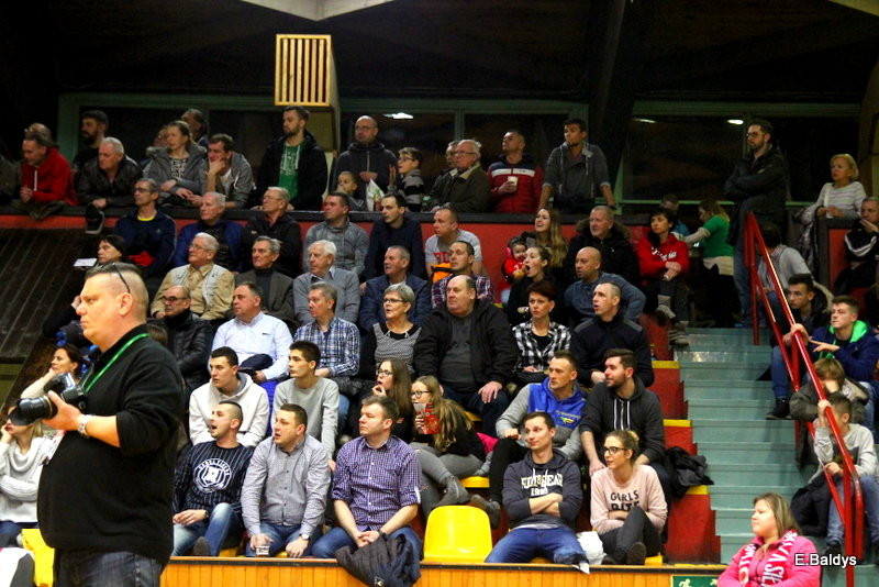 Trapez pękał w szwach (zdjęcia)