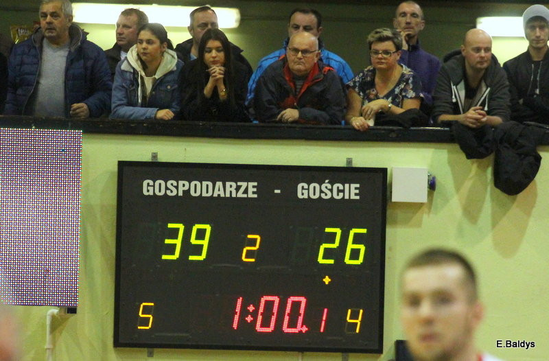 Trapez pękał w szwach (zdjęcia)