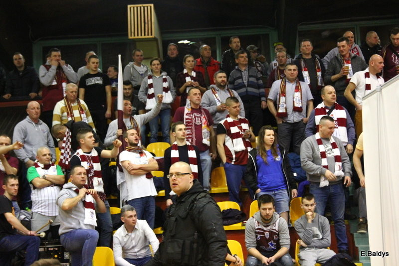 Trapez pękał w szwach (zdjęcia)