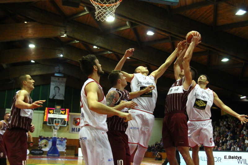 Trapez pękał w szwach (zdjęcia)