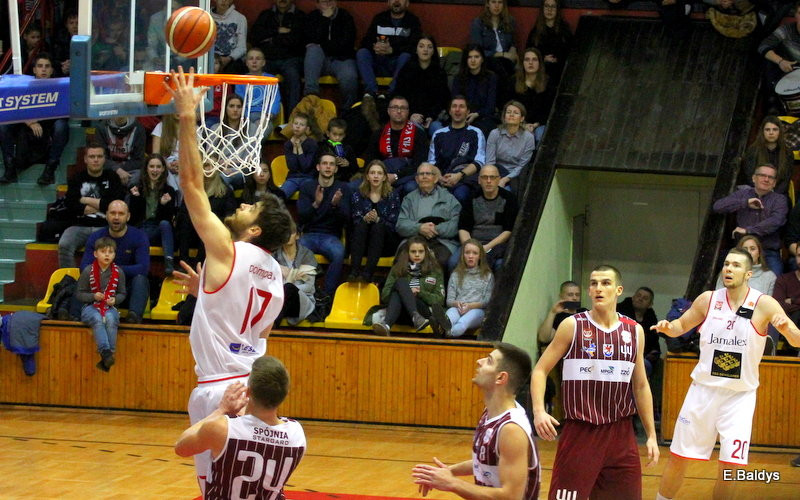 Trapez pękał w szwach (zdjęcia)