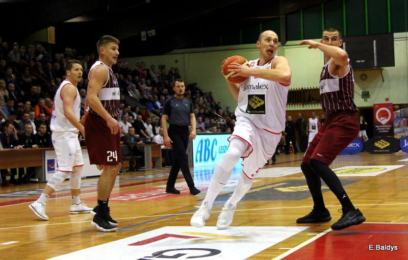 Trapez pękał w szwach (zdjęcia)