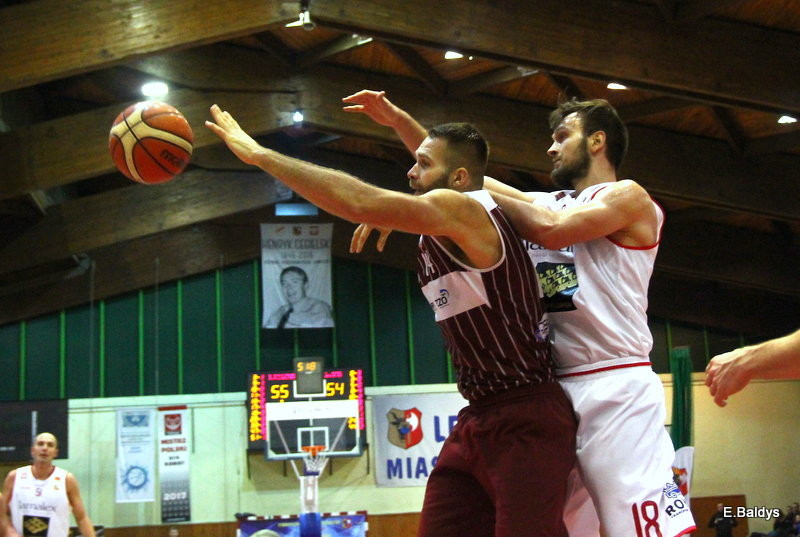 Trapez pękał w szwach (zdjęcia)