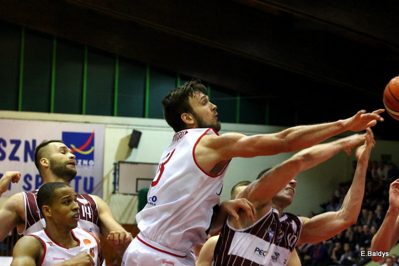 Trapez pękał w szwach (zdjęcia)