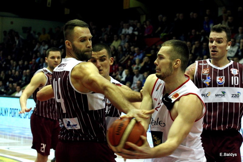 Trapez pękał w szwach (zdjęcia)