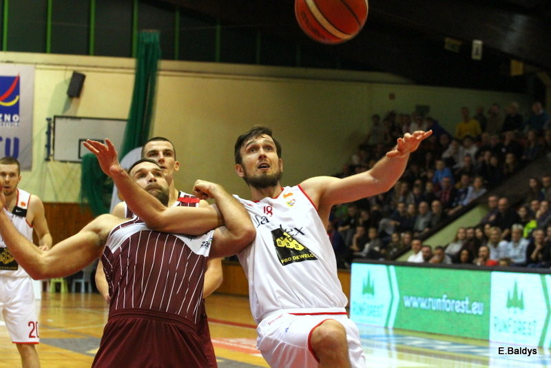 Trapez pękał w szwach (zdjęcia)