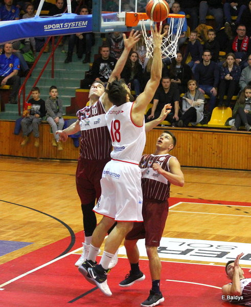 Trapez pękał w szwach (zdjęcia)