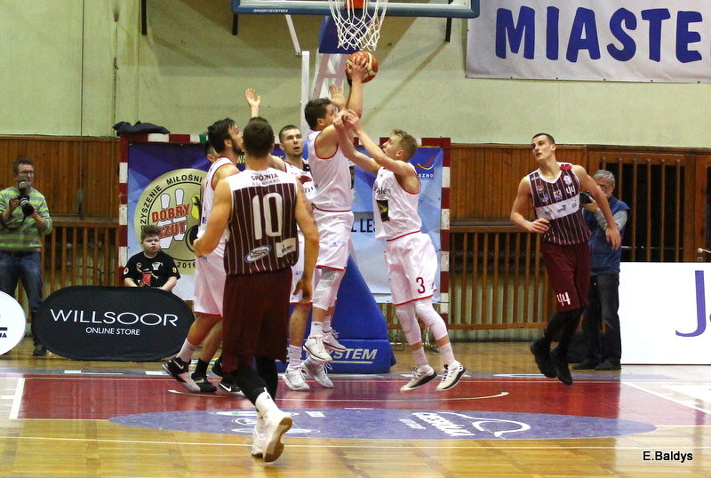 Trapez pękał w szwach (zdjęcia)