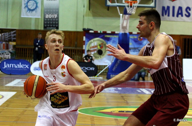 Trapez pękał w szwach (zdjęcia)