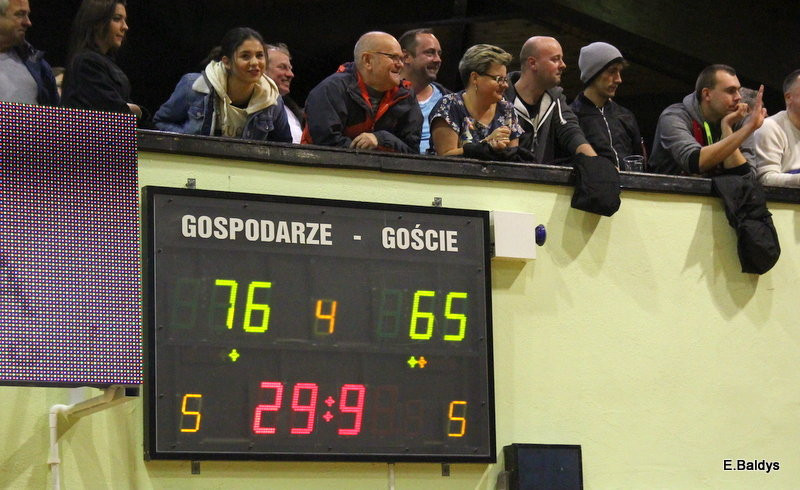 Trapez pękał w szwach (zdjęcia)