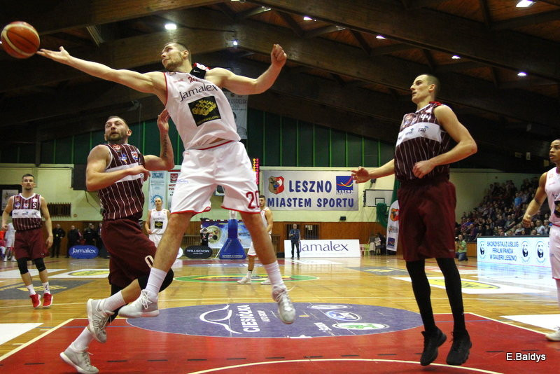 Trapez pękał w szwach (zdjęcia)