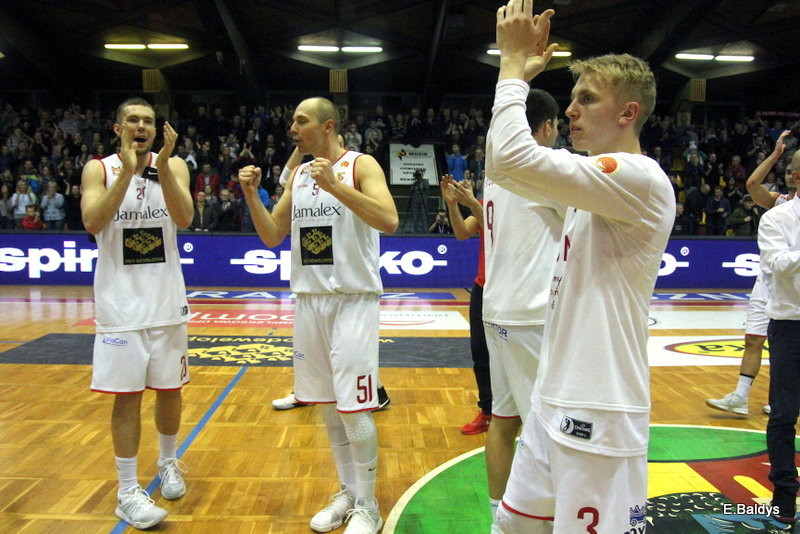 Trapez pękał w szwach (zdjęcia)