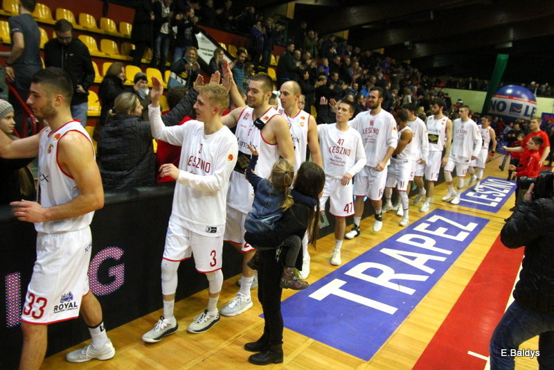 Trapez pękał w szwach (zdjęcia)