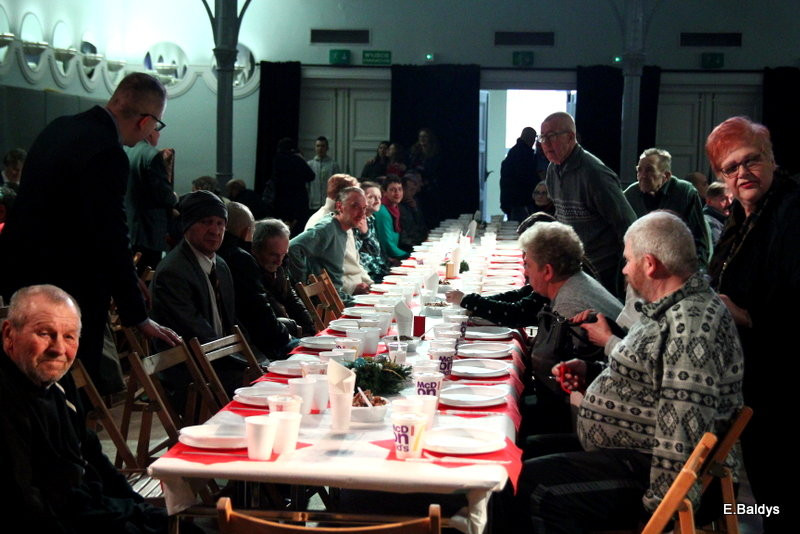 Samotni podzielili się opłatkiem (zdjęcia)