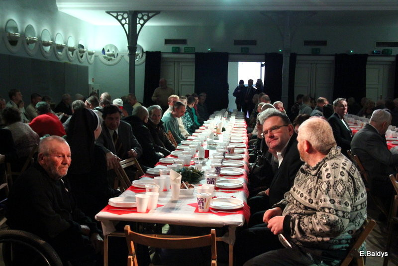 Samotni podzielili się opłatkiem (zdjęcia)
