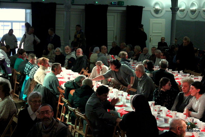 Samotni podzielili się opłatkiem (zdjęcia)