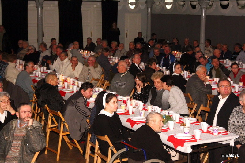 Samotni podzielili się opłatkiem (zdjęcia)