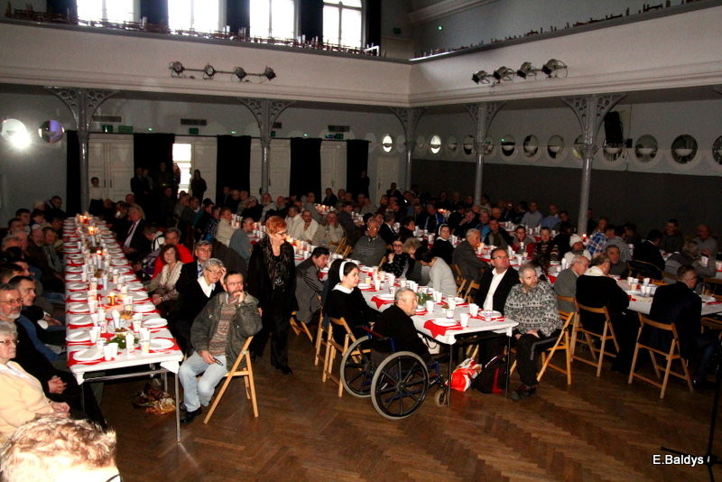 Samotni podzielili się opłatkiem (zdjęcia)