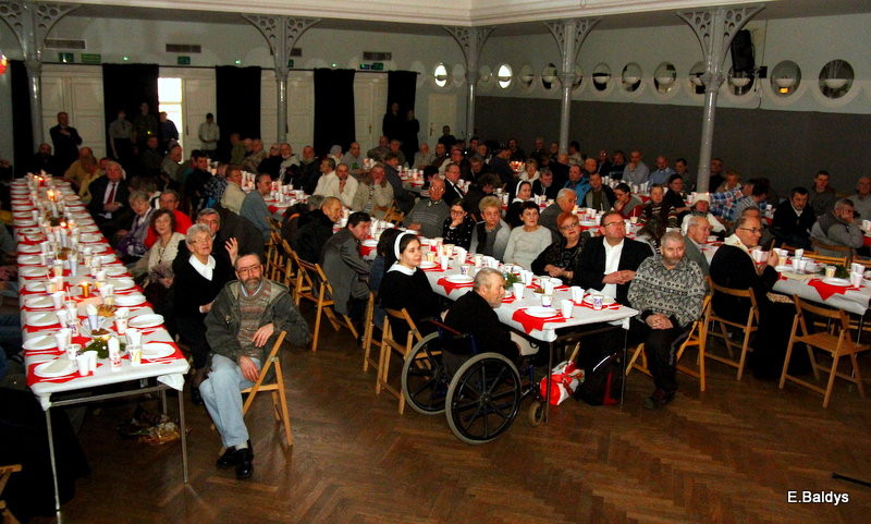 Samotni podzielili się opłatkiem (zdjęcia)
