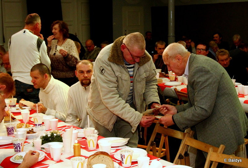 Samotni podzielili się opłatkiem (zdjęcia)
