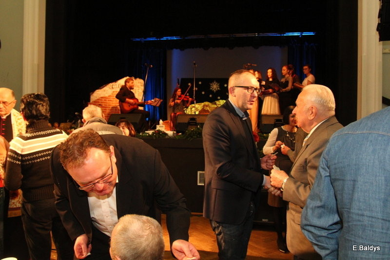 Samotni podzielili się opłatkiem (zdjęcia)