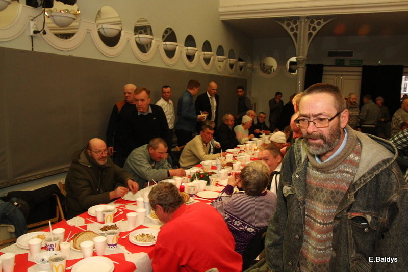 Samotni podzielili się opłatkiem (zdjęcia)