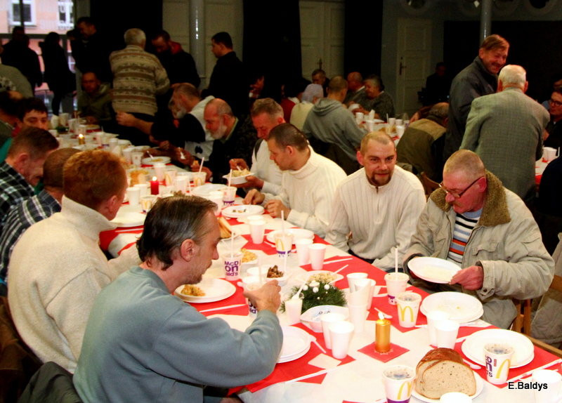 Samotni podzielili się opłatkiem (zdjęcia)