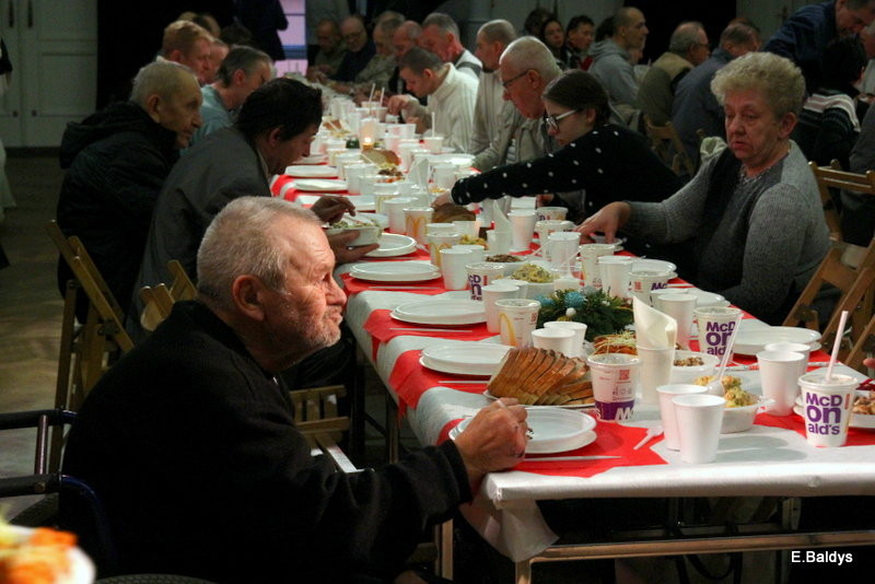 Samotni podzielili się opłatkiem (zdjęcia)