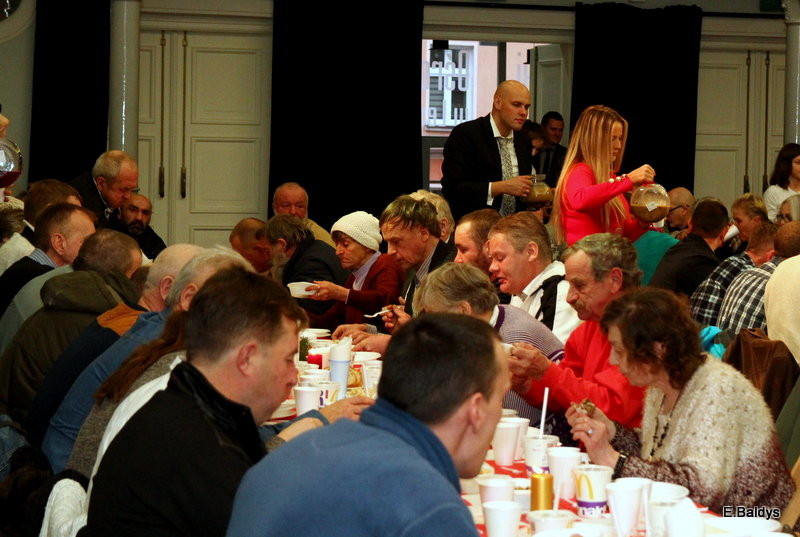 Samotni podzielili się opłatkiem (zdjęcia)