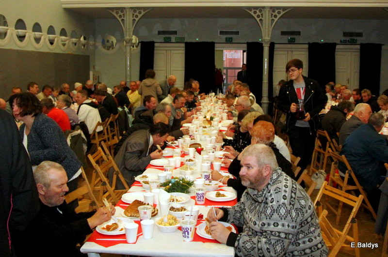 Samotni podzielili się opłatkiem (zdjęcia)