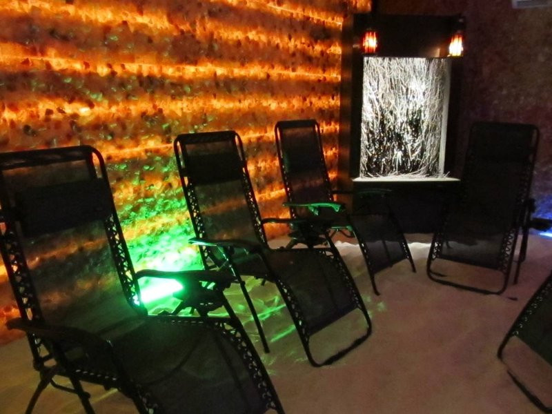 W miejskiej kamienicy otwarto grotę solną z piramidami (zdjęcia)