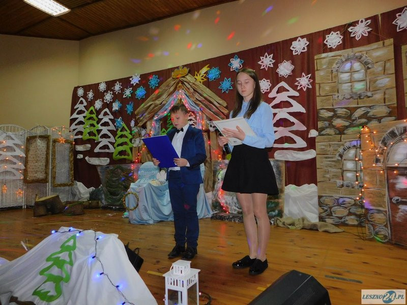 Uczniowie wystawili jasełka (zdjęcia)
