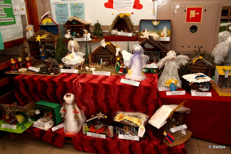 Szopki i anioły w PM 18 (zdjęcia)