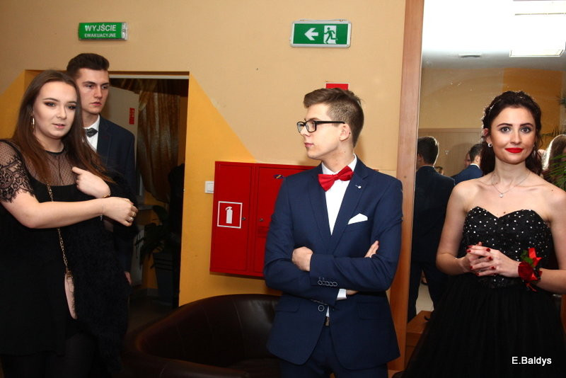 Studniówka w ZSET (zdjęcia)