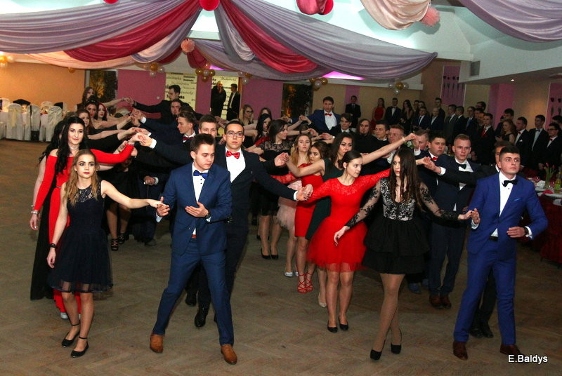 Studniówka w ZSET (zdjęcia)