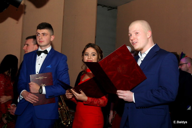 Studniówka w ZSET (zdjęcia)