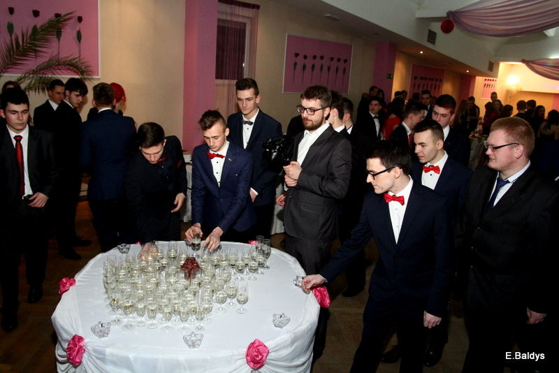 Studniówka w ZSET (zdjęcia)