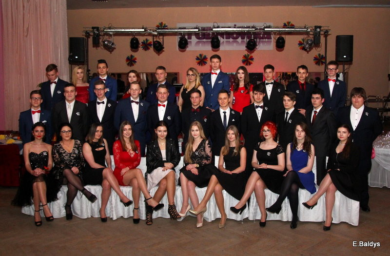 Studniówka w ZSET (zdjęcia)