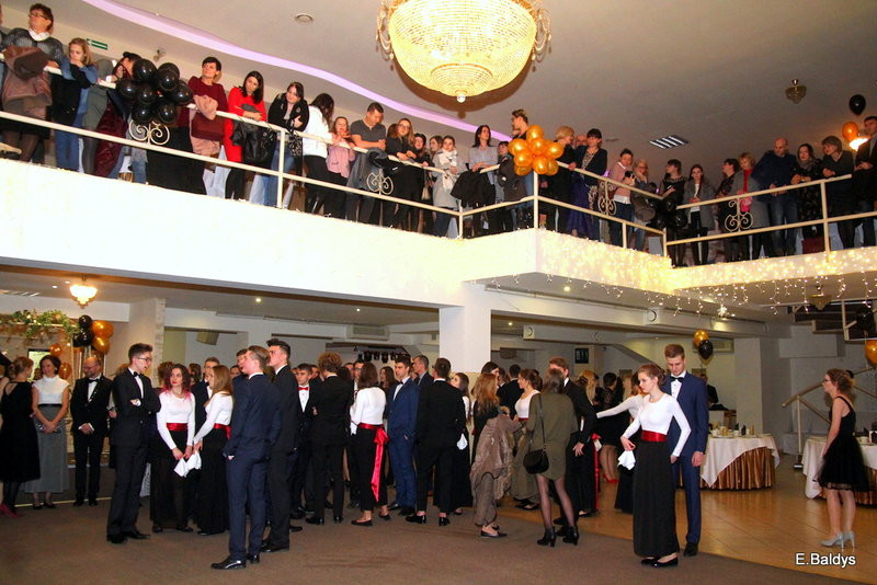 Studniówka I LO w Finezji (zdjęcia)