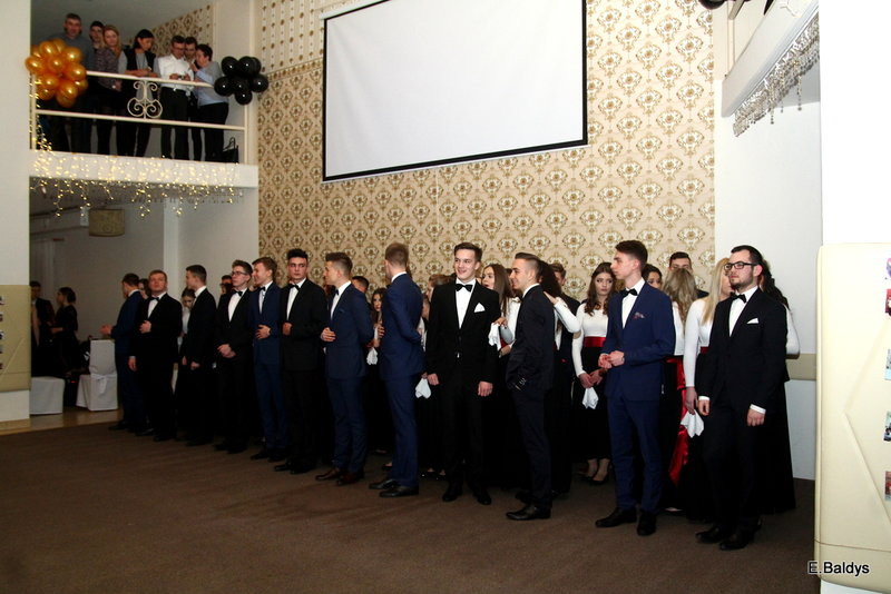 Studniówka I LO w Finezji (zdjęcia)