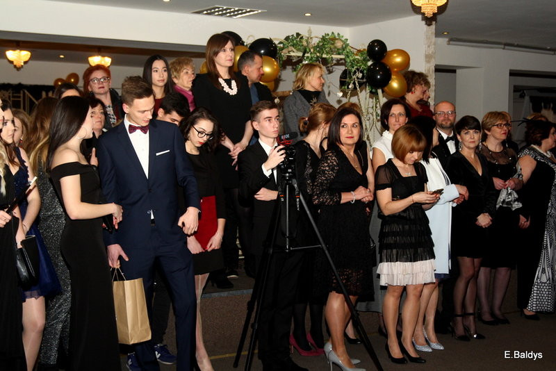 Studniówka I LO w Finezji (zdjęcia)