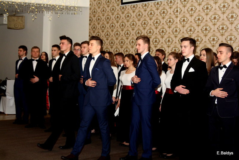 Studniówka I LO w Finezji (zdjęcia)