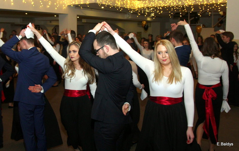 Studniówka I LO w Finezji (zdjęcia)