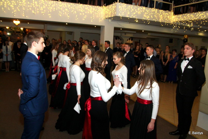 Studniówka I LO w Finezji (zdjęcia)