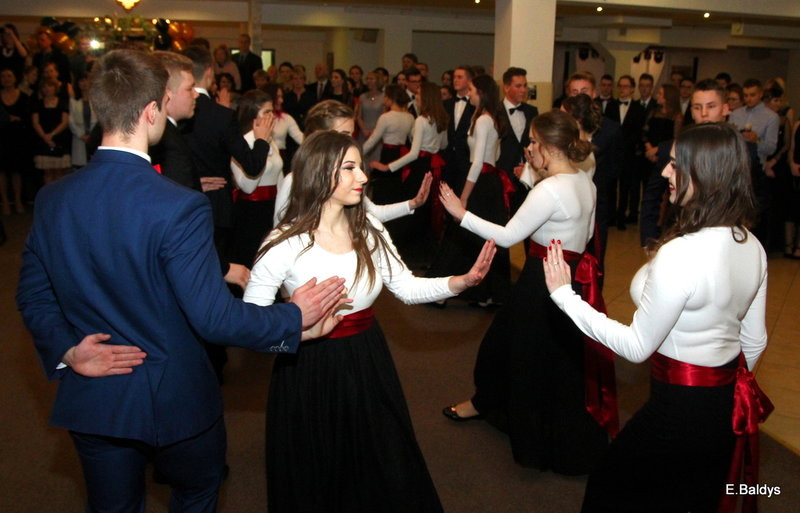 Studniówka I LO w Finezji (zdjęcia)