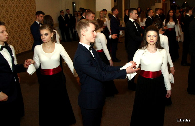 Studniówka I LO w Finezji (zdjęcia)