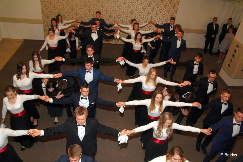 Studniówka I LO w Finezji (zdjęcia)