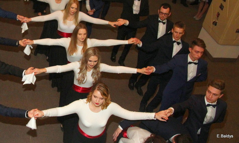 Studniówka I LO w Finezji (zdjęcia)