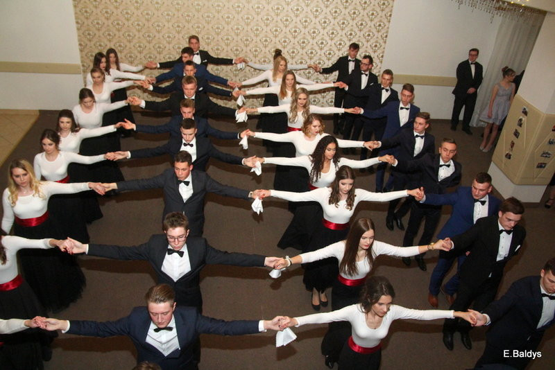 Studniówka I LO w Finezji (zdjęcia)